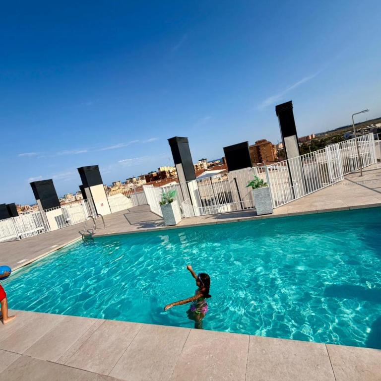 Alicante Penthouse with Rooftop, Pool & Parking - Apartamento de 2 dormitorios - 5