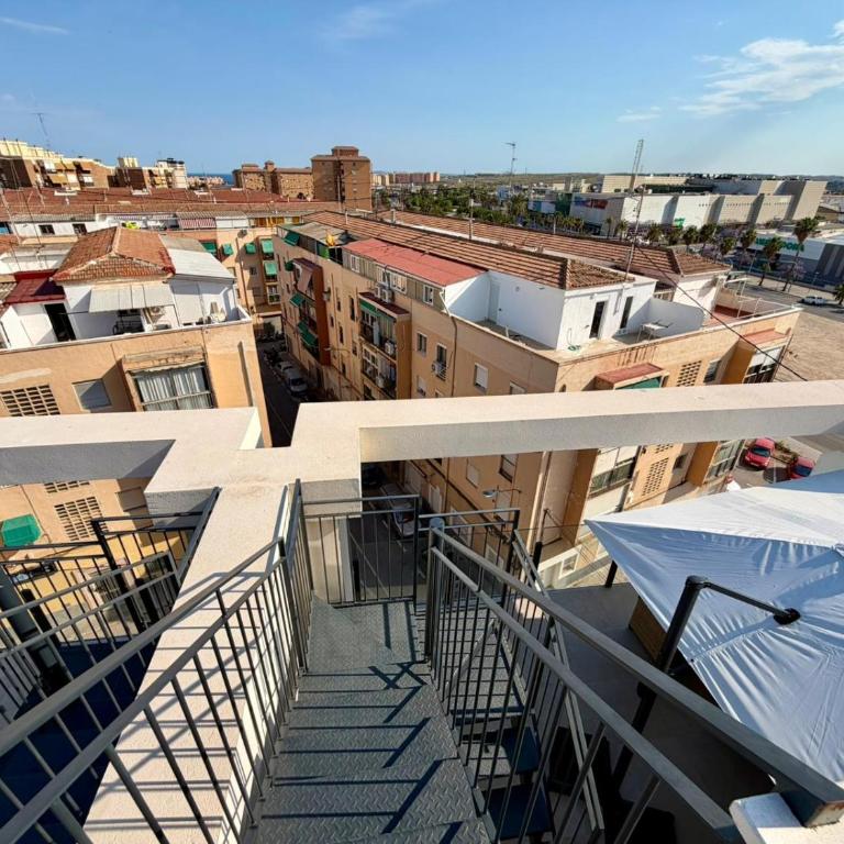 Alicante Penthouse with Rooftop, Pool & Parking - Apartamento de 2 dormitorios - 31