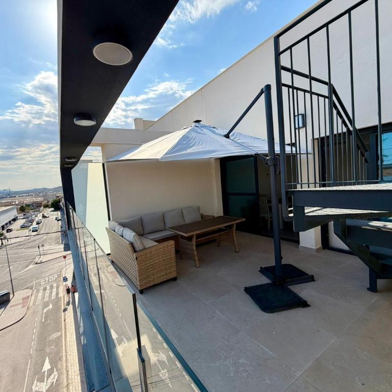 Alicante Penthouse with Rooftop, Pool & Parking - Apartamento de 2 dormitorios - 16