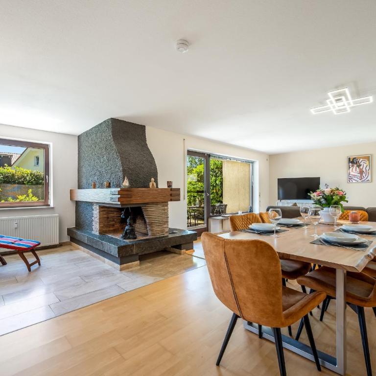 Ferienwohnung Aussichtsreich - großzügig mit Terrasse und Aussenkamin - Appartamento con Vista Montagna - 2