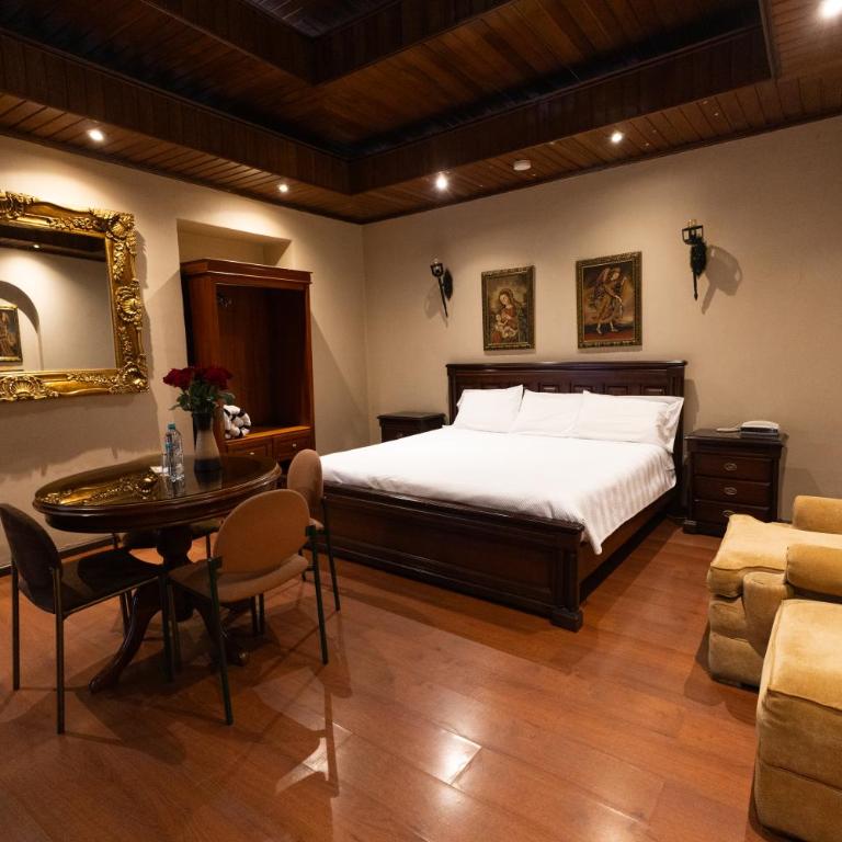 Hotel & Suites El Quijote - Deluxe King Room - 6