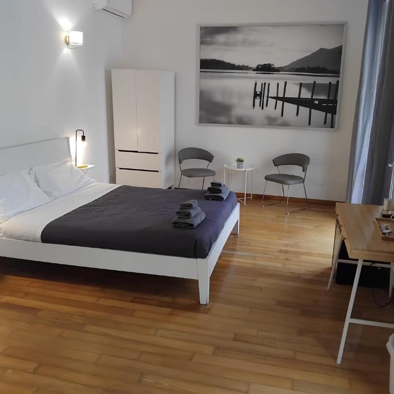 Rooms And Apartment Town center - Camera Matrimoniale Deluxe con Vasca - 8