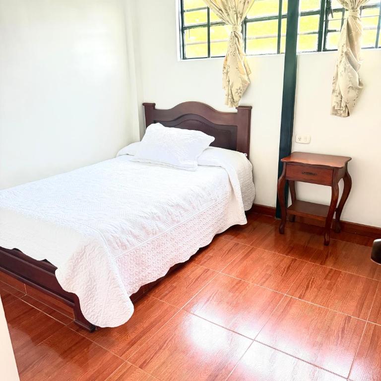 HOTEL BABILONIA - Double Room with Private Bathroom - 2