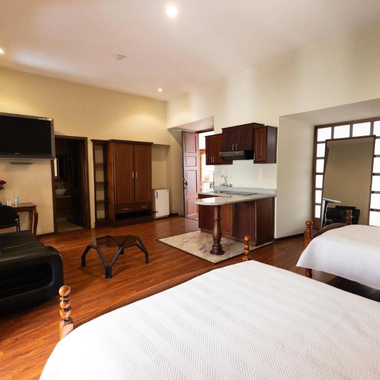 Hotel & Suites El Quijote - Suite with Balcony - 3