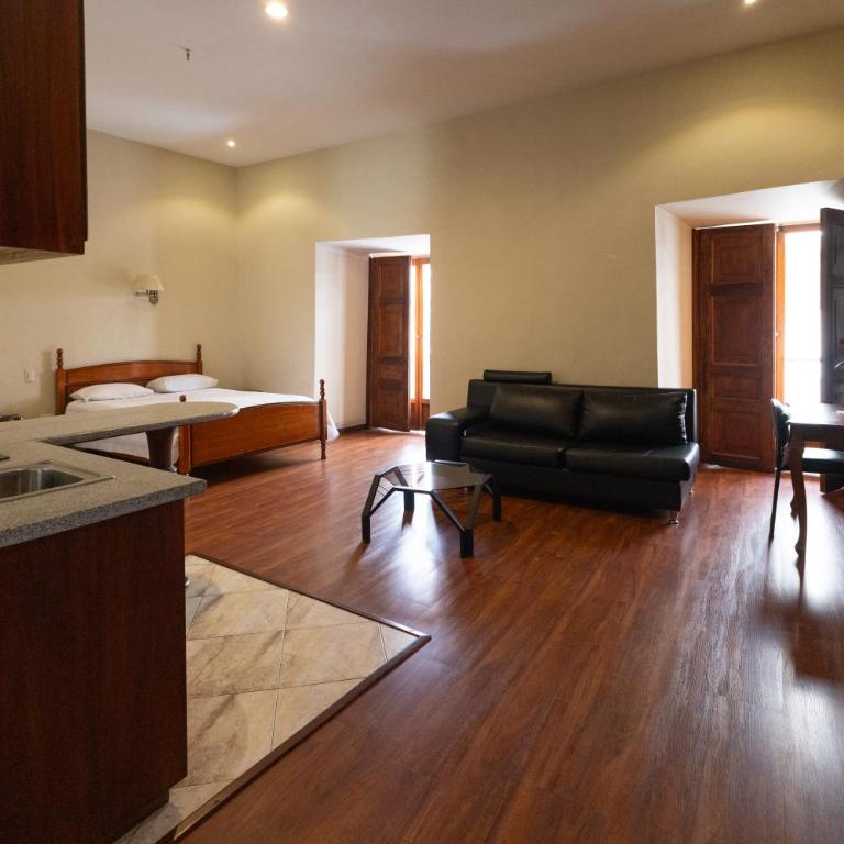 Hotel & Suites El Quijote - Suite with Balcony - 2