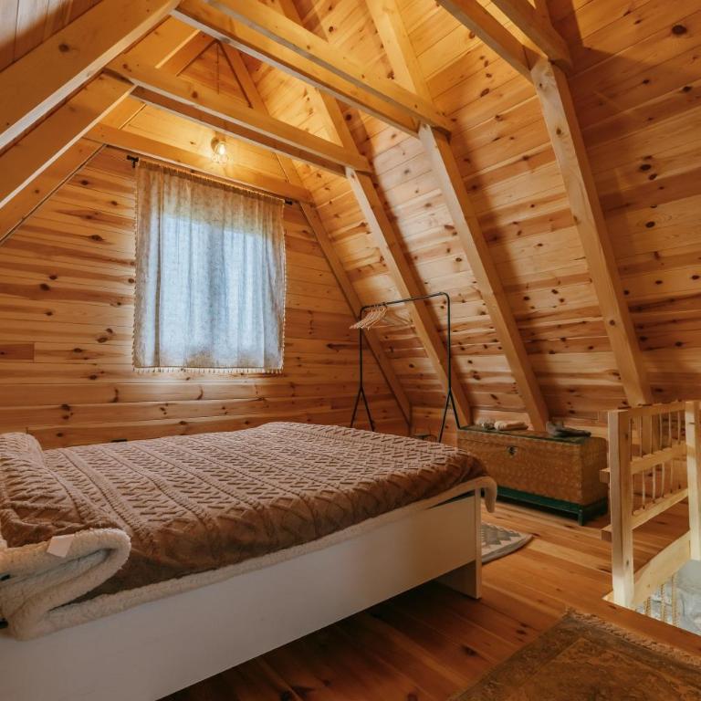 Lakeside Tranquility - Two-Bedroom House - 6