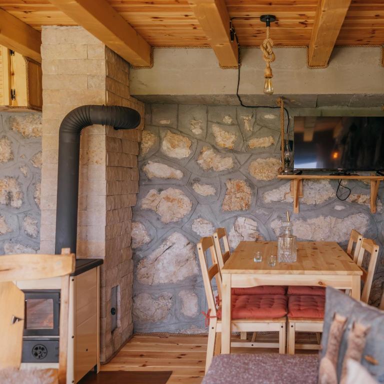 Lakeside Tranquility - Two-Bedroom House - 28