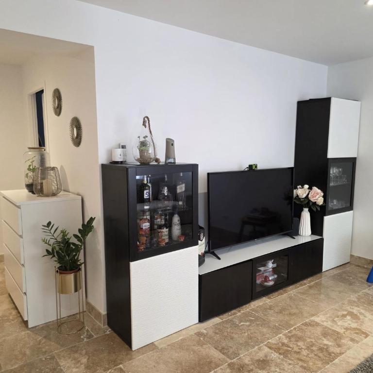 Superbe appartement, 2 chambres, 7 couchages, avec terrasse, proche centre ville et plages - Apartment mit 2 Schlafzimmern - 17