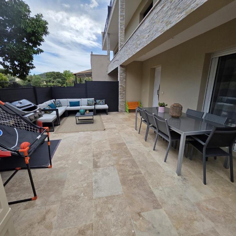 Superbe appartement, 2 chambres, 7 couchages, avec terrasse, proche centre ville et plages - Apartment mit 2 Schlafzimmern - 10