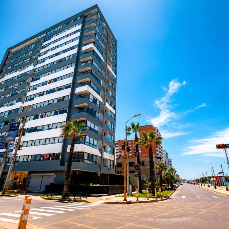 "Oceanfront 3BR, Home Office, Pool, Gym, Sauna, BBQ, Fast Wifi, Play area and Free Parking" - Three-Bedroom Apartment - 5