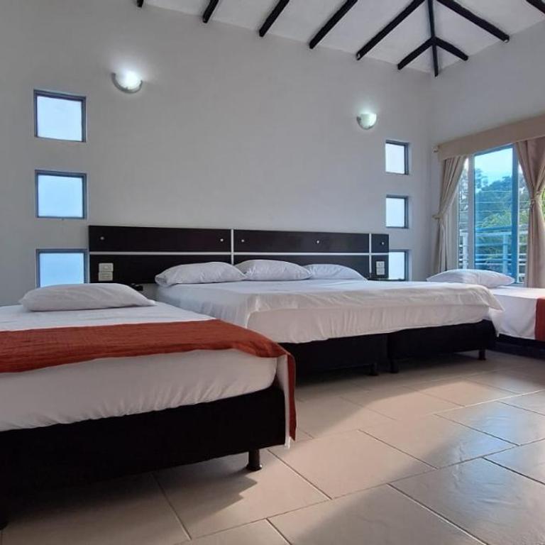 Casa Campestre VillaReal - Family Room - 3