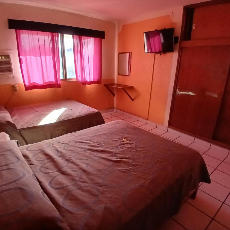Hotel Santa María - Habitación Doble Estándar con 2 camas grandes - 7