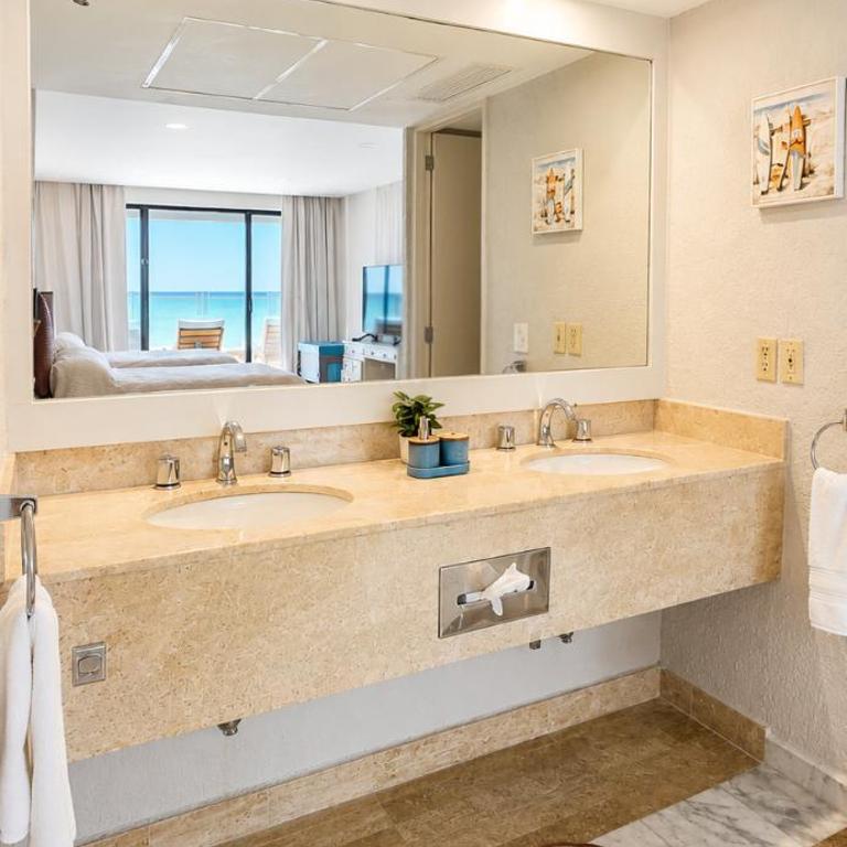 Beachfront Getaway Condo - Apartamento con vistas al mar - 13