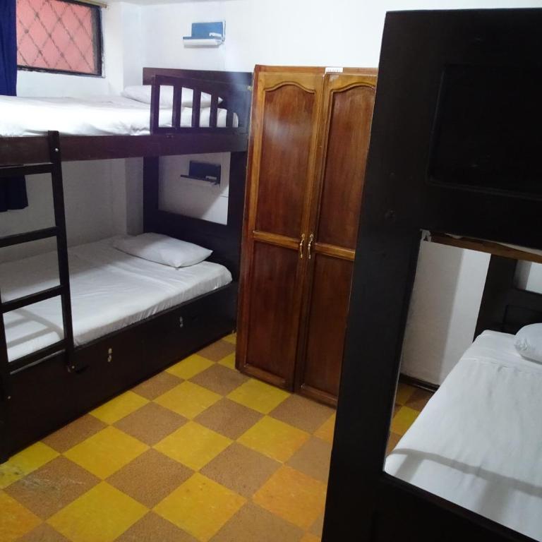Crater Eruption Backpacker Hostel - Comfort Quadruple Room - 4