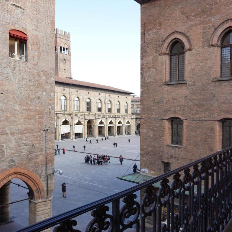 Casa Isolani Guest House Piazza Maggiore - Ampia Camera Matrimoniale - 8
