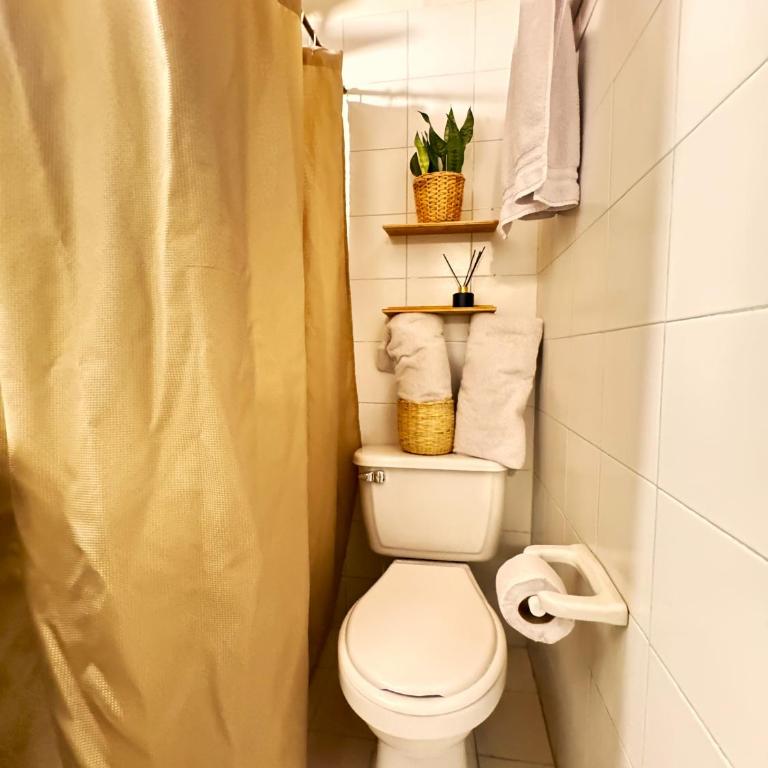 Hostal Pura Vida la 70 - Habitación Doble con baño privado - 13