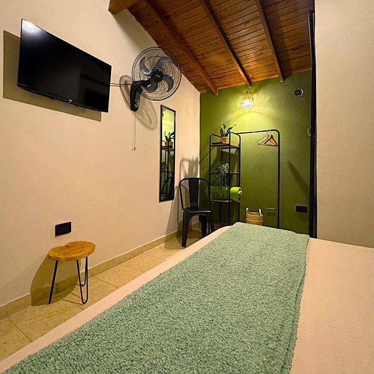 Hostal Pura Vida la 70 - Habitación Doble con baño privado - 6