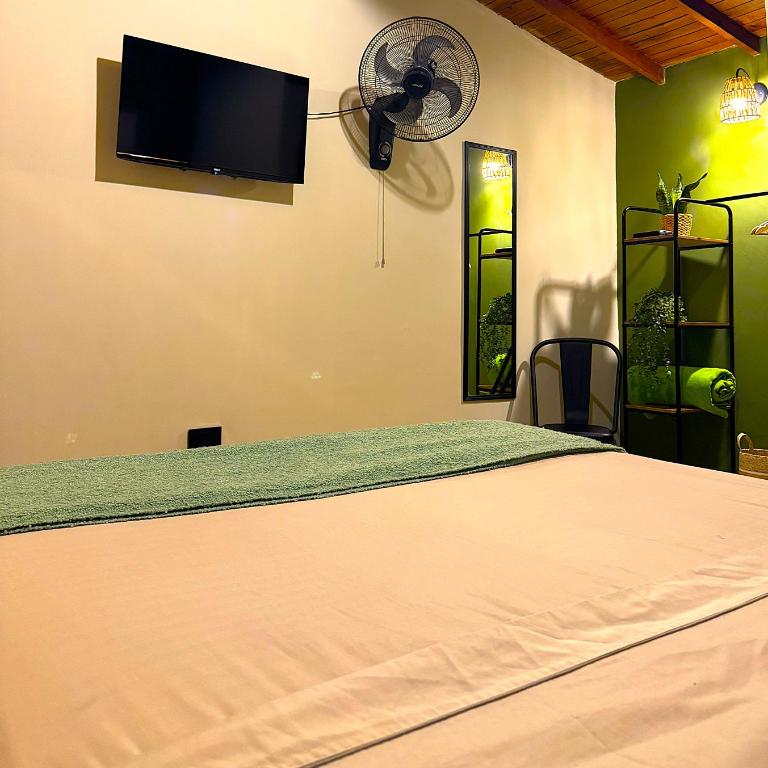 Hostal Pura Vida la 70 - Habitación Doble con baño privado - 8