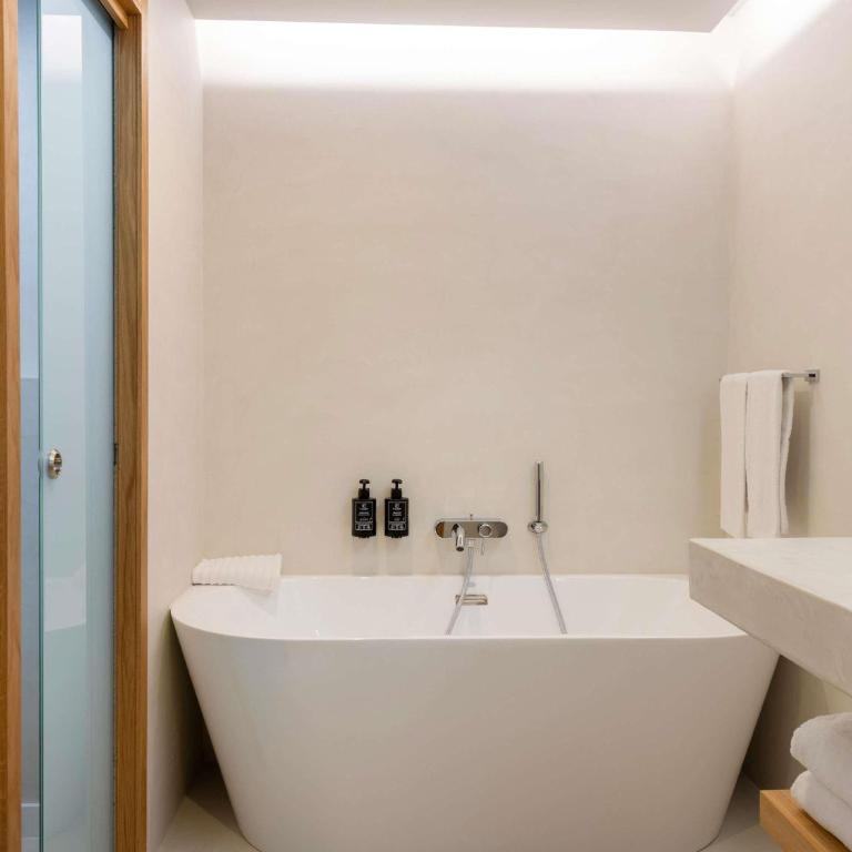 Hotel & Spa Kasano Calvi - Handwritten Collection - Suite Junior Double ou Lits Jumeaux - Vue sur Mer et Piscine - 2