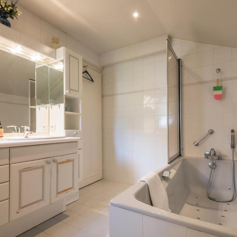 MontBlanc Alpine Ski & Sauna Retreat - Happy Rentals - Chalet - 12