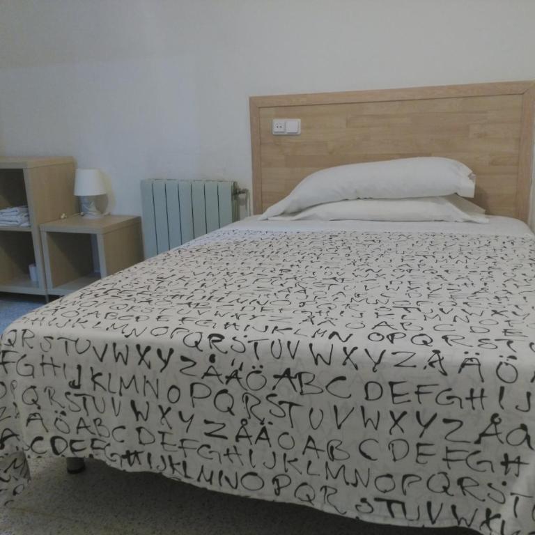 Hostal River - Single Room with Private Bathroom - 4