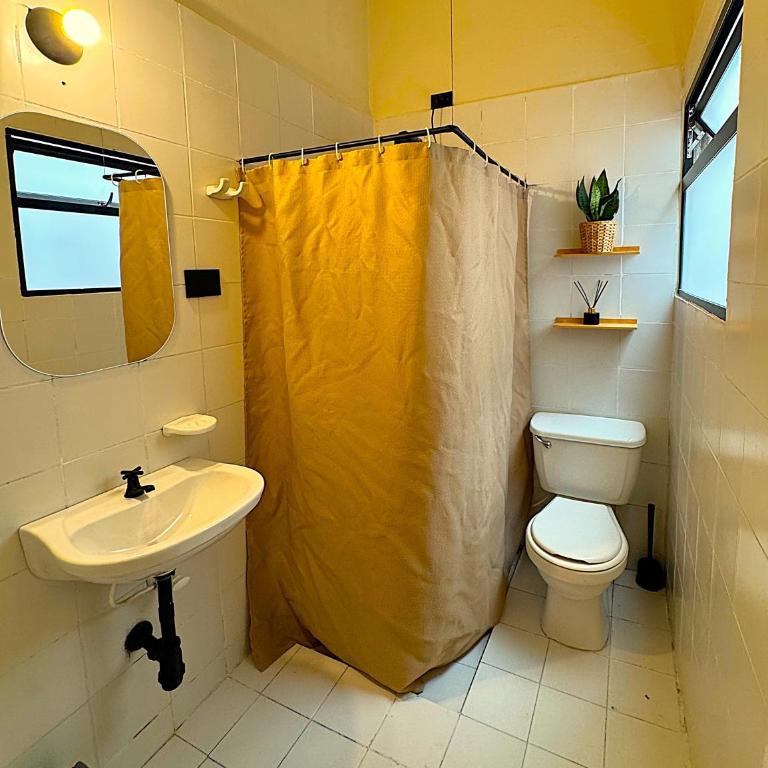 Hostal Pura Vida la 70 - Habitación Doble con baño privado - 5