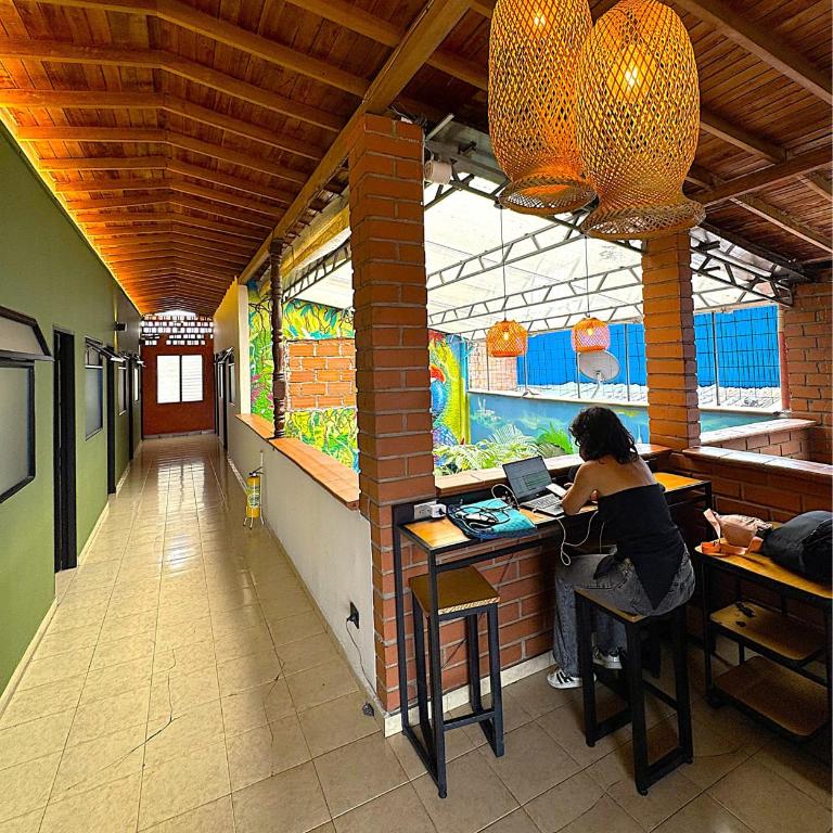 Hostal Pura Vida la 70 - Habitación Doble con baño privado - 25