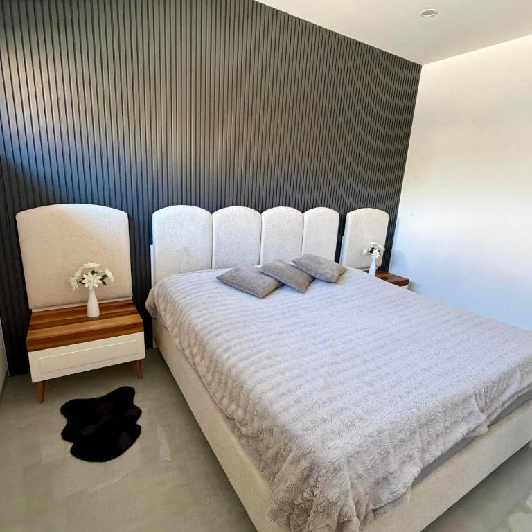 Design-Villa mit beheiztem Pool & stimmungsvoller Beleuchtung - Villa mit 2 Schlafzimmern - 33