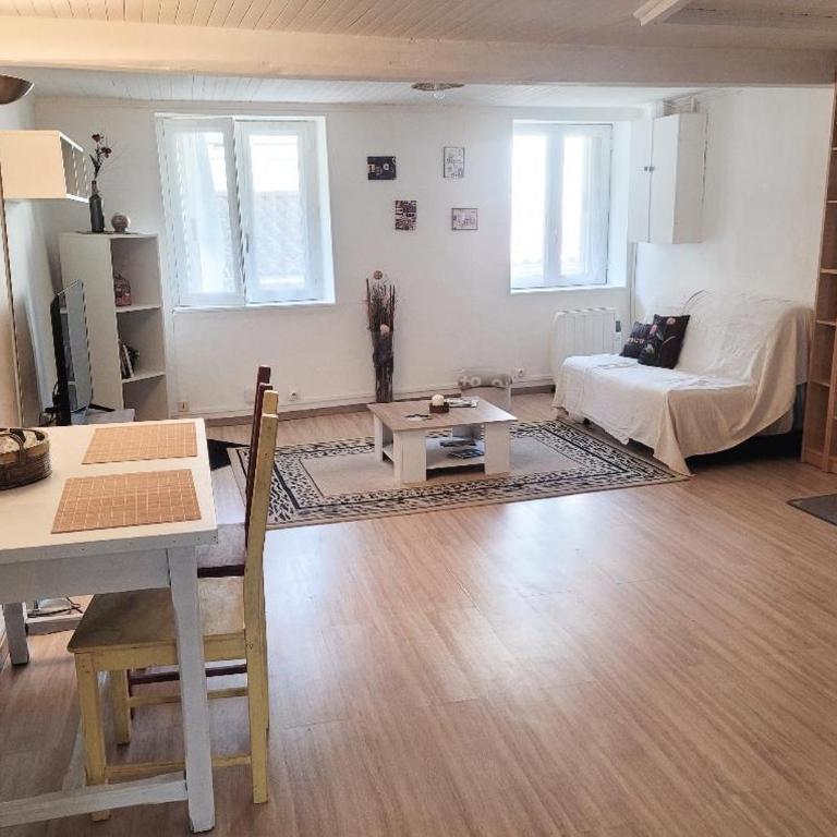 MIA CASA Charmant T2 cosy au cœur de Vienne-2 à 4 voyageurs - Appartement 1 Chambre - 2