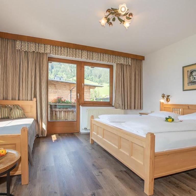 Hotel Pension*** Wiesenhof - Dreibettzimmer mit Dusche - 4