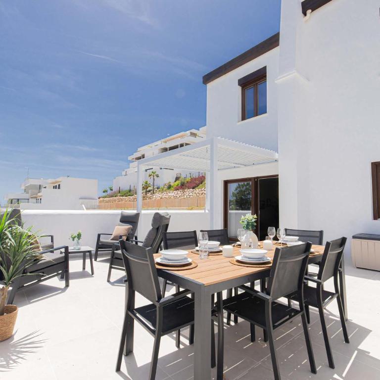 Navigolf 3-Bdr Townhouse with Golf Views and Private Terrace - Casa - 1