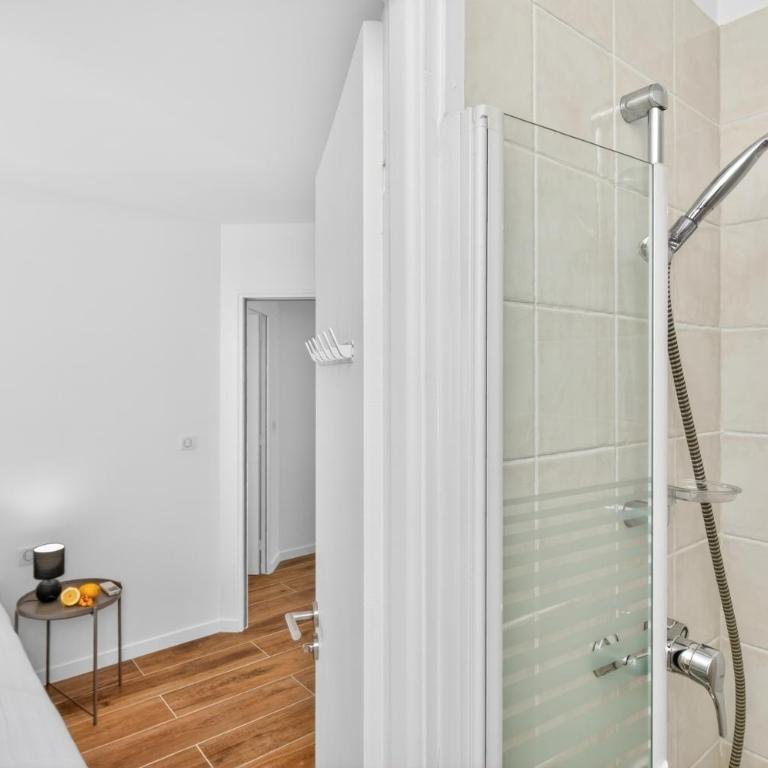 BOYER - Somptueux 3 pièces Carré d'Or Menton Parking privé - Two-Bedroom Deluxe Apartment with Balcony - 20
