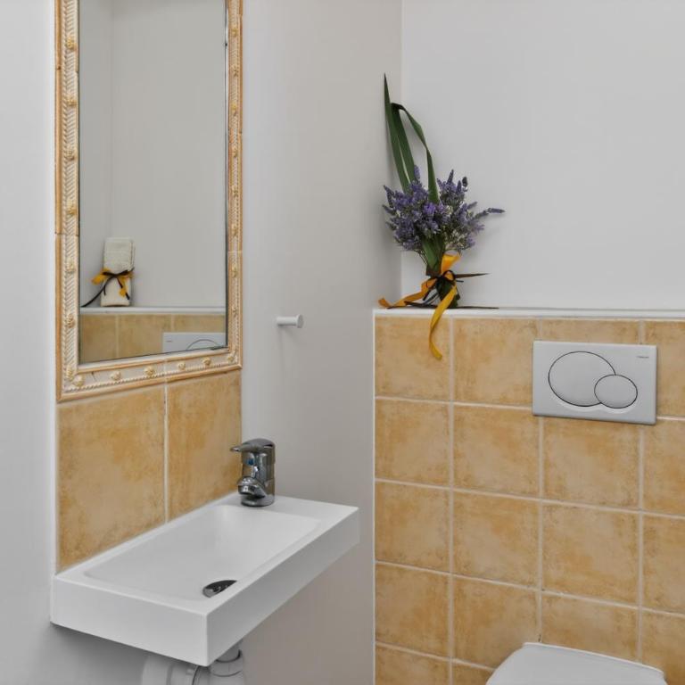 BOYER - Somptueux 3 pièces Carré d'Or Menton Parking privé - Two-Bedroom Deluxe Apartment with Balcony - 30