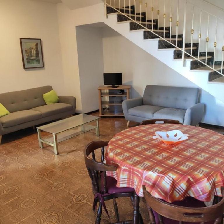Beachside family villa with large, enclosed garden - Appartamento - 2