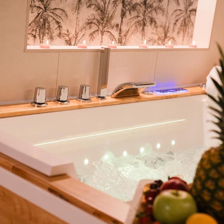 Le Palme - Holiday Suite Home - Suite with Spa Bath - 23