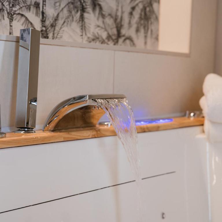 Le Palme - Holiday Suite Home - Suite with Spa Bath - 20