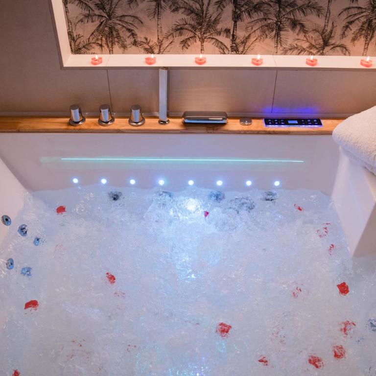 Le Palme - Holiday Suite Home - Suite with Spa Bath - 27