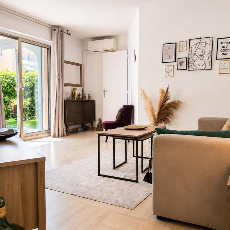 Sleeps 4 - Garage - Swimming Pool - AC - Garden - Estudio - 1