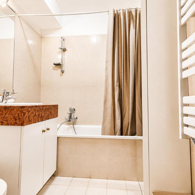 Sleeps 4 - Garage - Swimming Pool - AC - Garden - Estudio - 14