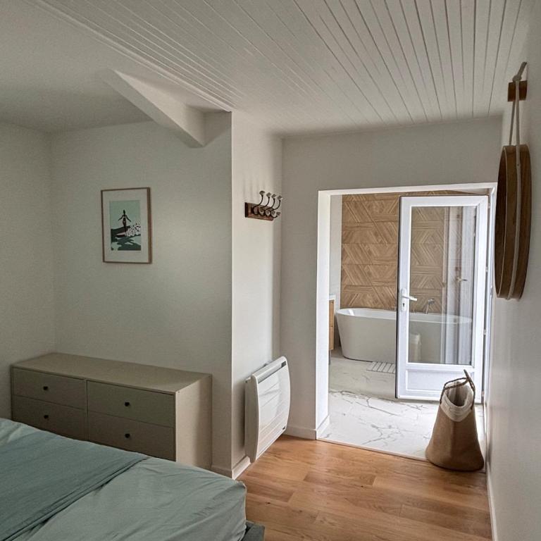 Renovated house 150m from beach 400m city centre - Villa - 14