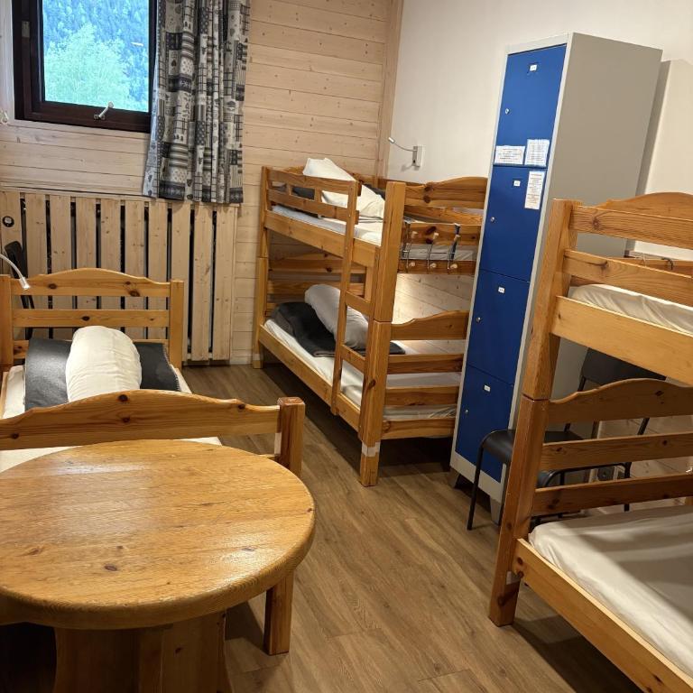 Alpenrose Chamonix - Standard Twin Room with Shared Bathroom - 3