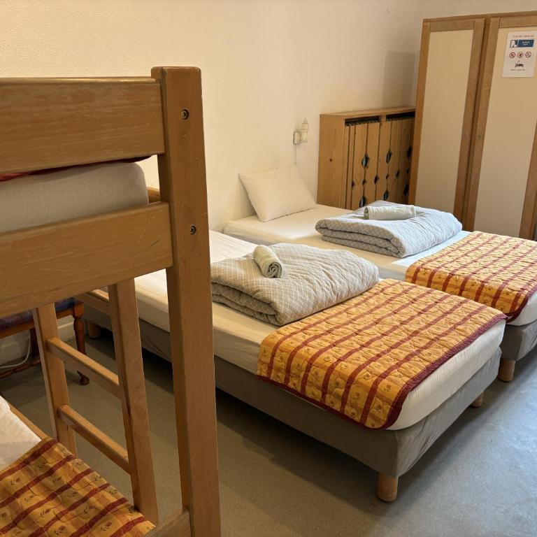 Alpenrose Chamonix - Economy Quadruple Room with Shared Bathroom - 3