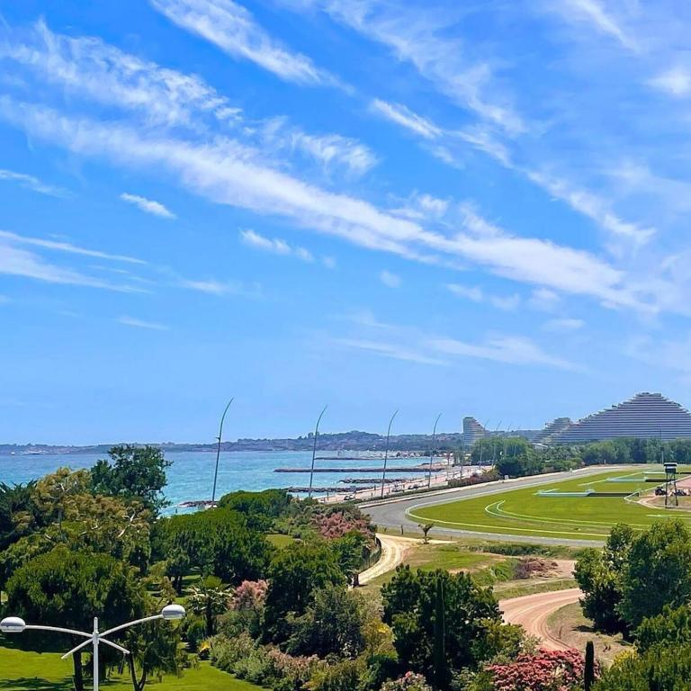 Furnished studio with sea and racecourse view - Apartment mit 1 Schlafzimmer - 1