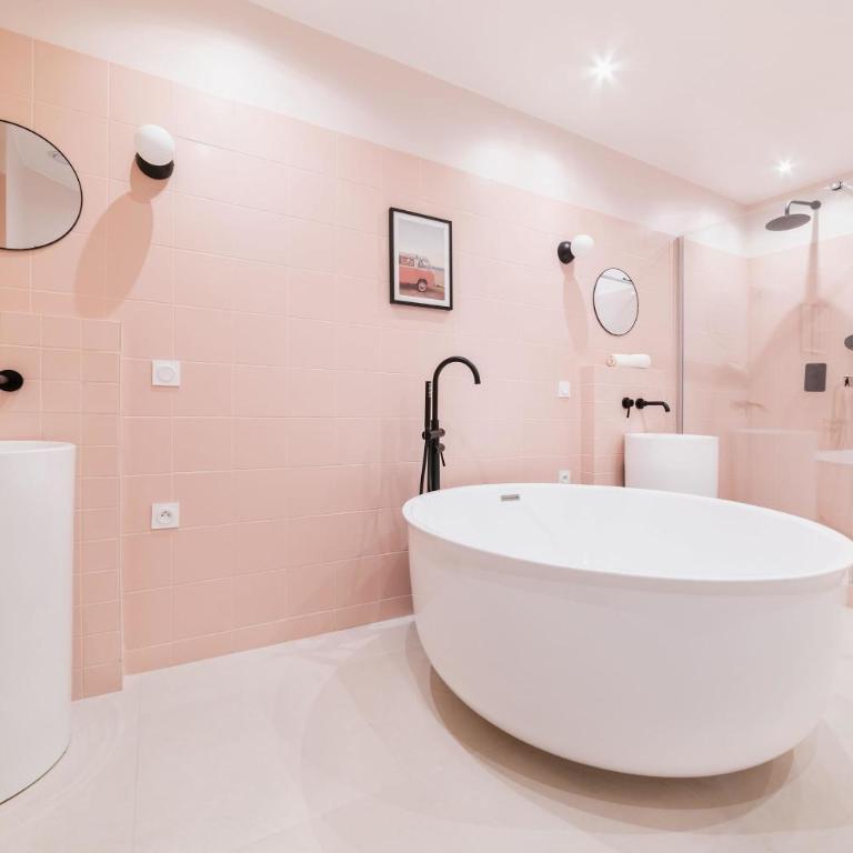 Logement Premium avec Grande Salle de Bain - 6P - Appartement - 12