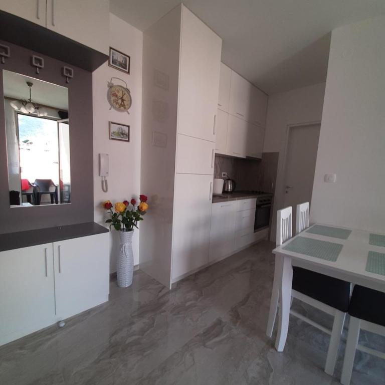 Atina Budva - One-Bedroom Apartment - 3