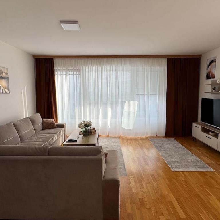Sarajevo Apartment place4you - Two-Bedroom Apartment with Balcony and Terrace - 20