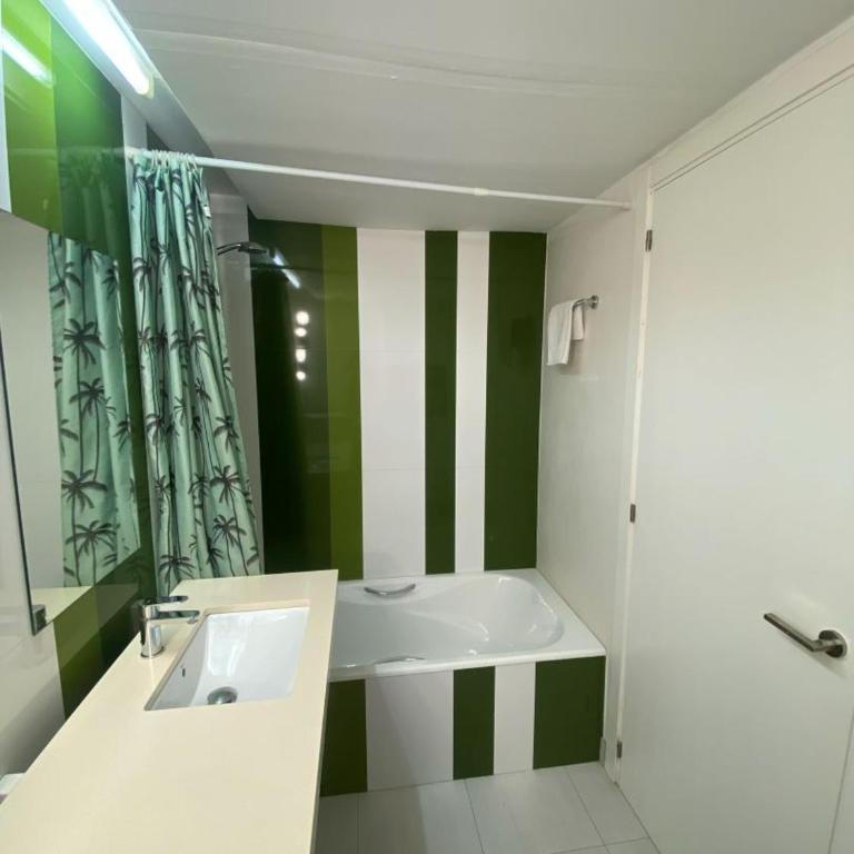 Apartamentos en Rocamaura - Three-Bedroom Apartment - 13