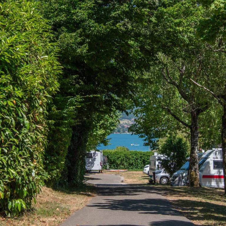 Camping Onlycamp Au Cœur du Lac - Lac d'Annecy - Two-Bedroom Chalet - 6