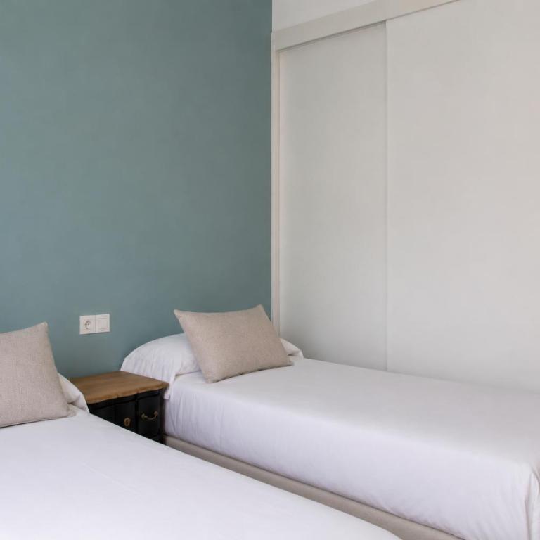 FLORIT FLATS - LUXURY Apartment with Balcony - 4 Guests - City Centre - Apartment - 32