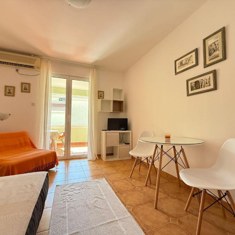 Cozy studio 1 - One-Bedroom Apartment - 2